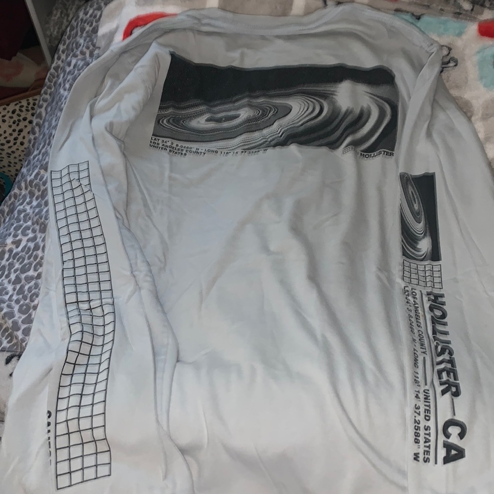 Mens M long sleeve shirt